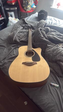 Yamaha fgx800c brand new only had for 3 weeks, will include brand new travel case (still in original plastic packing) and stand for 20$! Asking $300 o