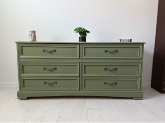 6-Drawer Dresser - Delivery Available.