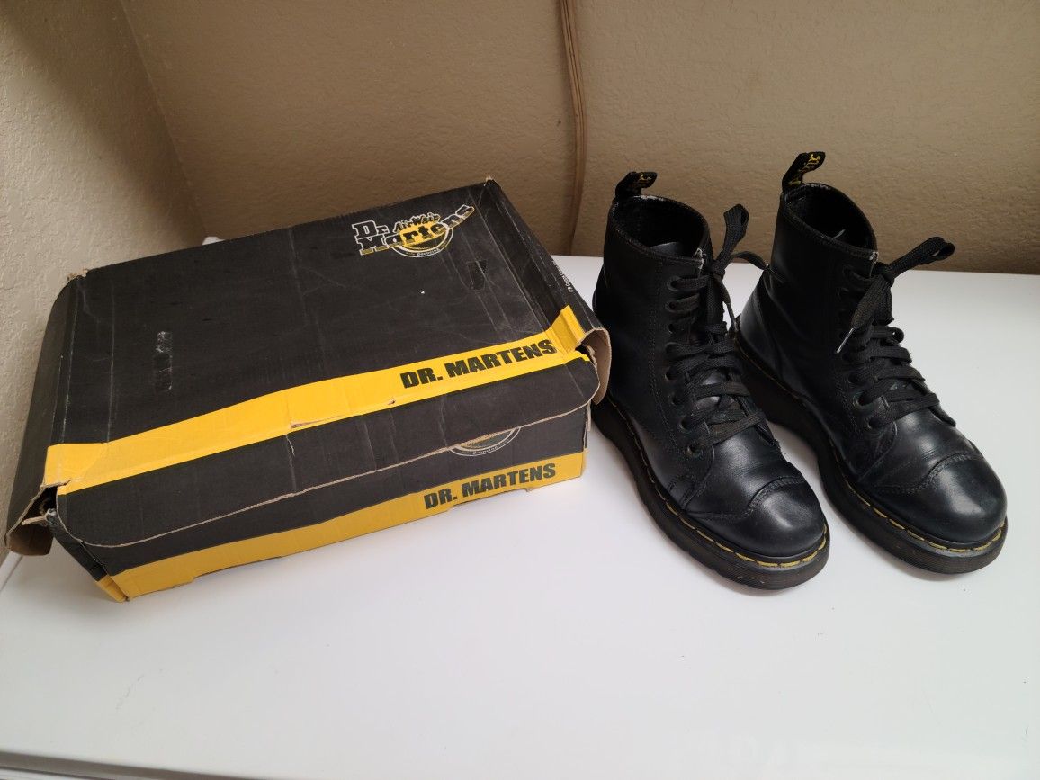 Dr. Doc Martens Black Model 2A73 Shoes Boots for Sale in  display picture 3