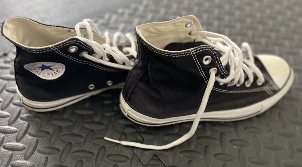 Pair of Chucks Converse Black 8.5 Size