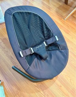 Nuna Leaf Swivel  Baby Seat And Rocker 