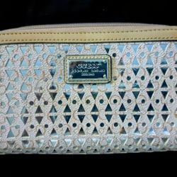 Guess Women's Mirrored Pink/Beige Organizer• Clutch Wallet• Great Condition 