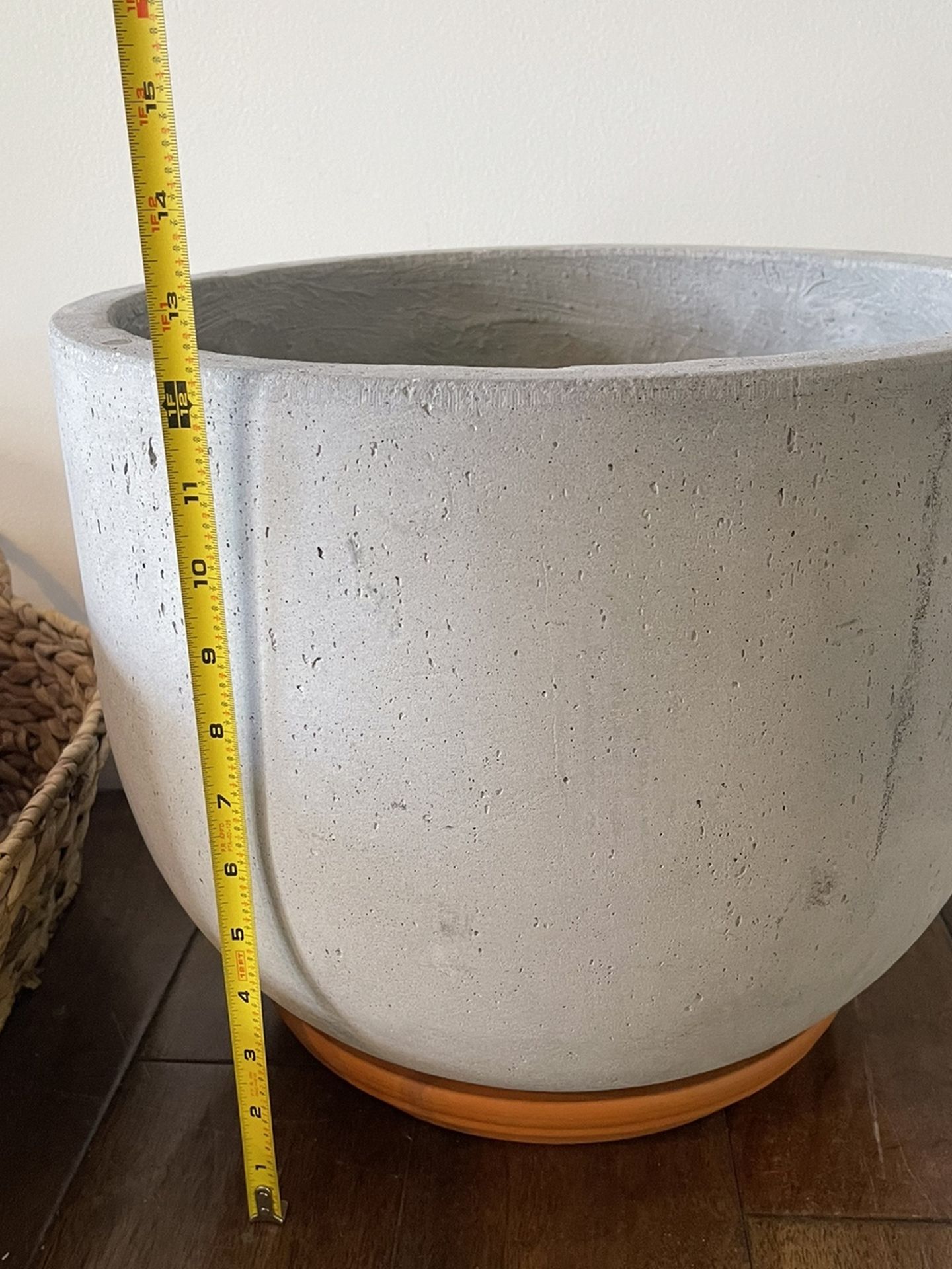 Terra-cotta Cement clay ceramic Pot Planter <3 Plants !