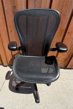 Herman Miller Aeron Chair - Description