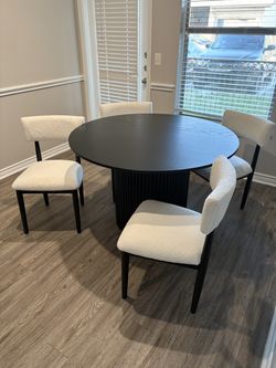 Need gone asap Beautiful Dining table $10DOWN