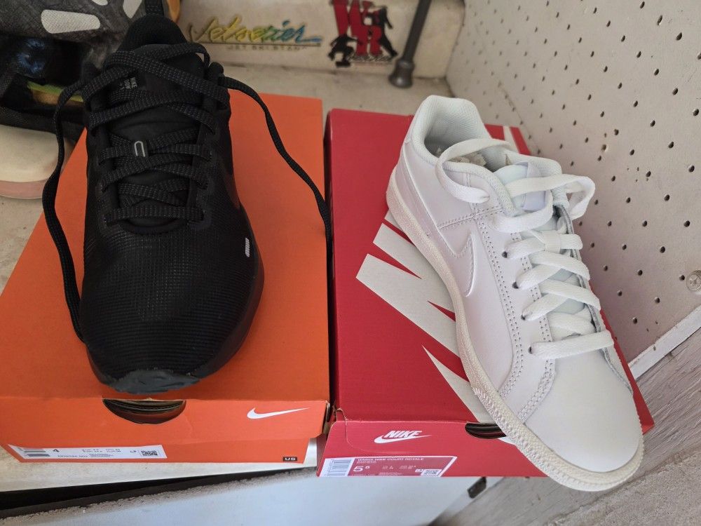 Brand New, Nike Size 5.5 Woman, Black One 25white 30 Dls