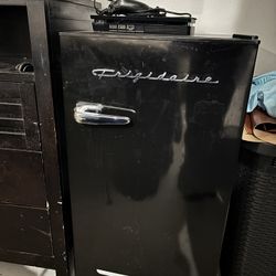 Frigidaire Mini Fridge 