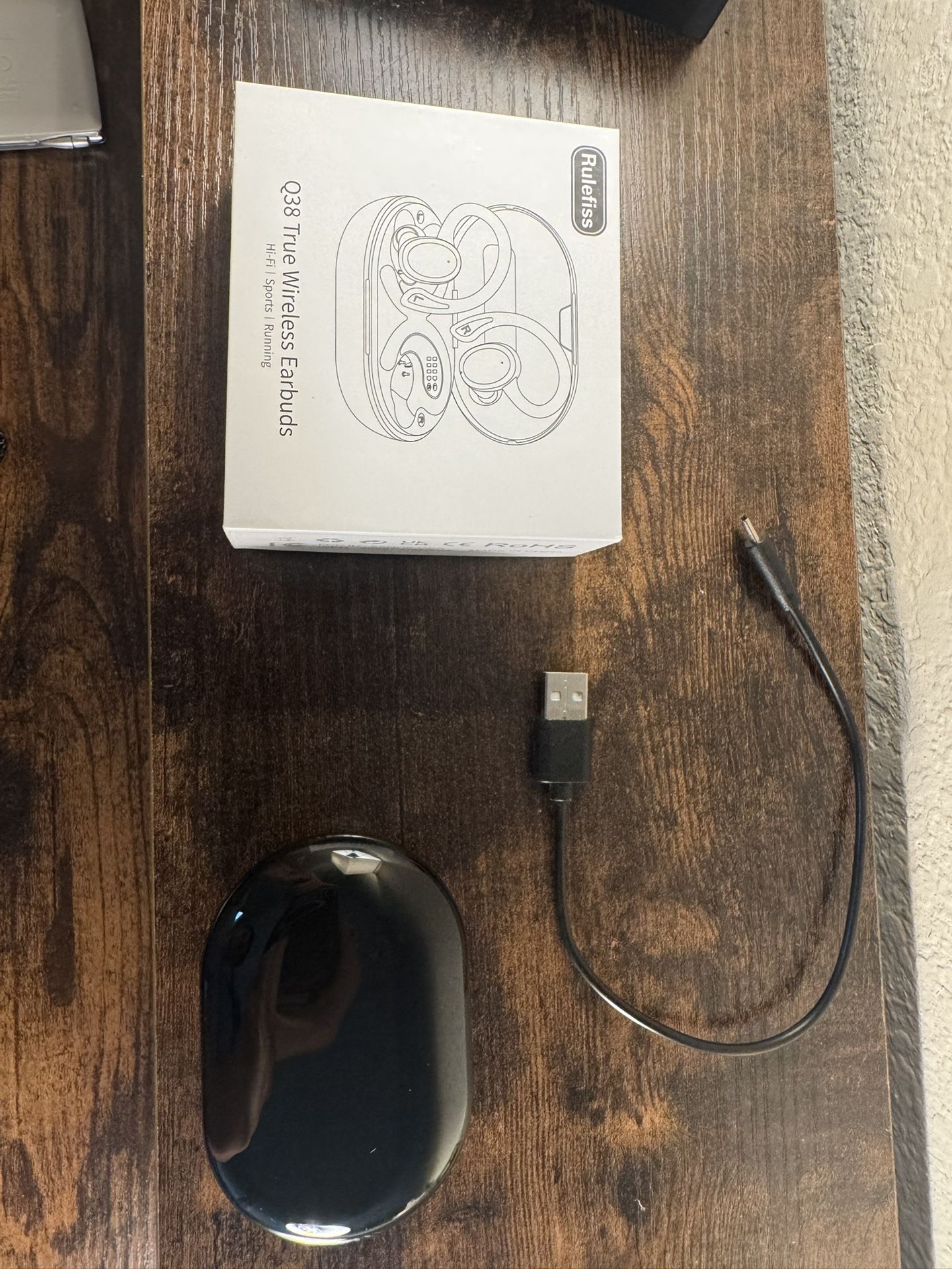 Wireless Over The Ear Earbuds (Sport) + USB C charger