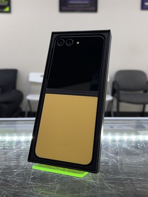 Samsung Galaxy Z Flip 5 Unlocked 🔓