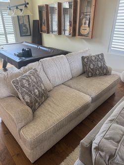Couch / Sofa