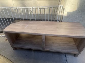 TV STAND/TABLE