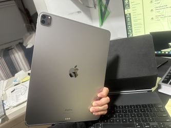 Ipad Pro (12.9-inch)(6ty Generation)
