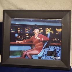 Nichelle Nichols Signed 8x10 Photo Star Trek Autograph Uhura