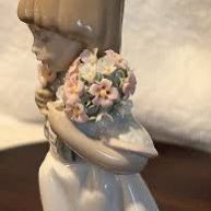 RARE Spring Bouquets Little Girl With Flowers Lladro Figurine #7603