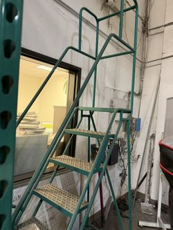 Rolling Warehouse Safety Ladder – Heavy-Duty Steel