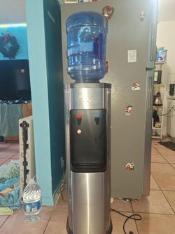 Water Dispenser  Hot  🔥 And Cool Water 💧$75 