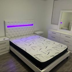 BED , DRESSER WHIT MIRROR AND TWO NIGHTSTANDS 