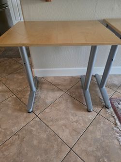 Light wood top adjustable office desk