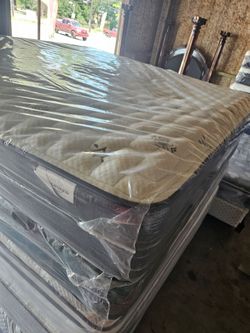 Colchon King $85.   8423 airline dr 77037