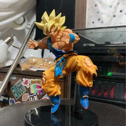 Goku figure