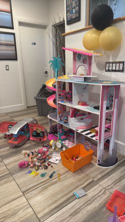 LOL large lot-House, RV, accessories and dolls