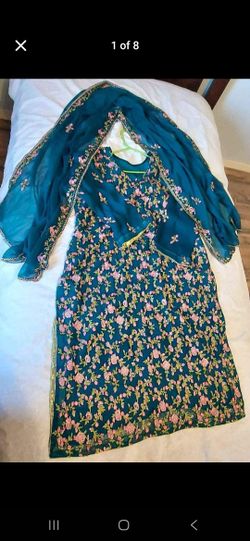 Pakistani Women's Three Piece Suit 