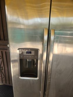 Refrigerator black