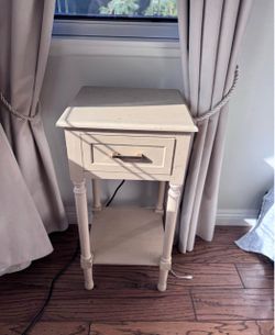 NEUTRAL NIGHTSTAND