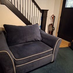 OVERSIZED, SPACIOUS LAZYBOY CHAIR!