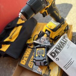 Dewalt.  Drill Atomic Batería Y Cargador