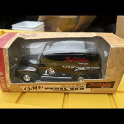 ERTL 1951 GMC PANEL VAN LOCKING BANK WITH KEY TRUE VALUE HARDWARE DIE-CAST METAL
