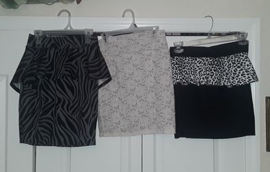 Junior skirts lot size smalls
