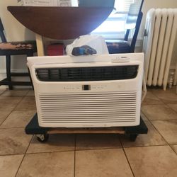 AC Unit 10,000 BTU WITH REMOTE WORKS GREAT!