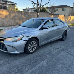 2016 Toyota Camry LE  Runs and drives great