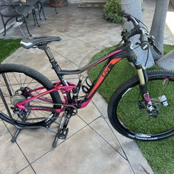 2015 Giant Liv Lust 2 Mountain Bike
