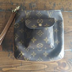 LOUIS VUITTON Authentic Monogram Partition Pouch Wristlet M10043