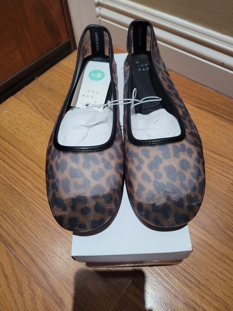 WOMENS LEOPARD PRINT MEL FLATS! SIZE 8.5! MEMORY FOAM! ULTIMATE COMFORT! BRAND NEW IN BOX!