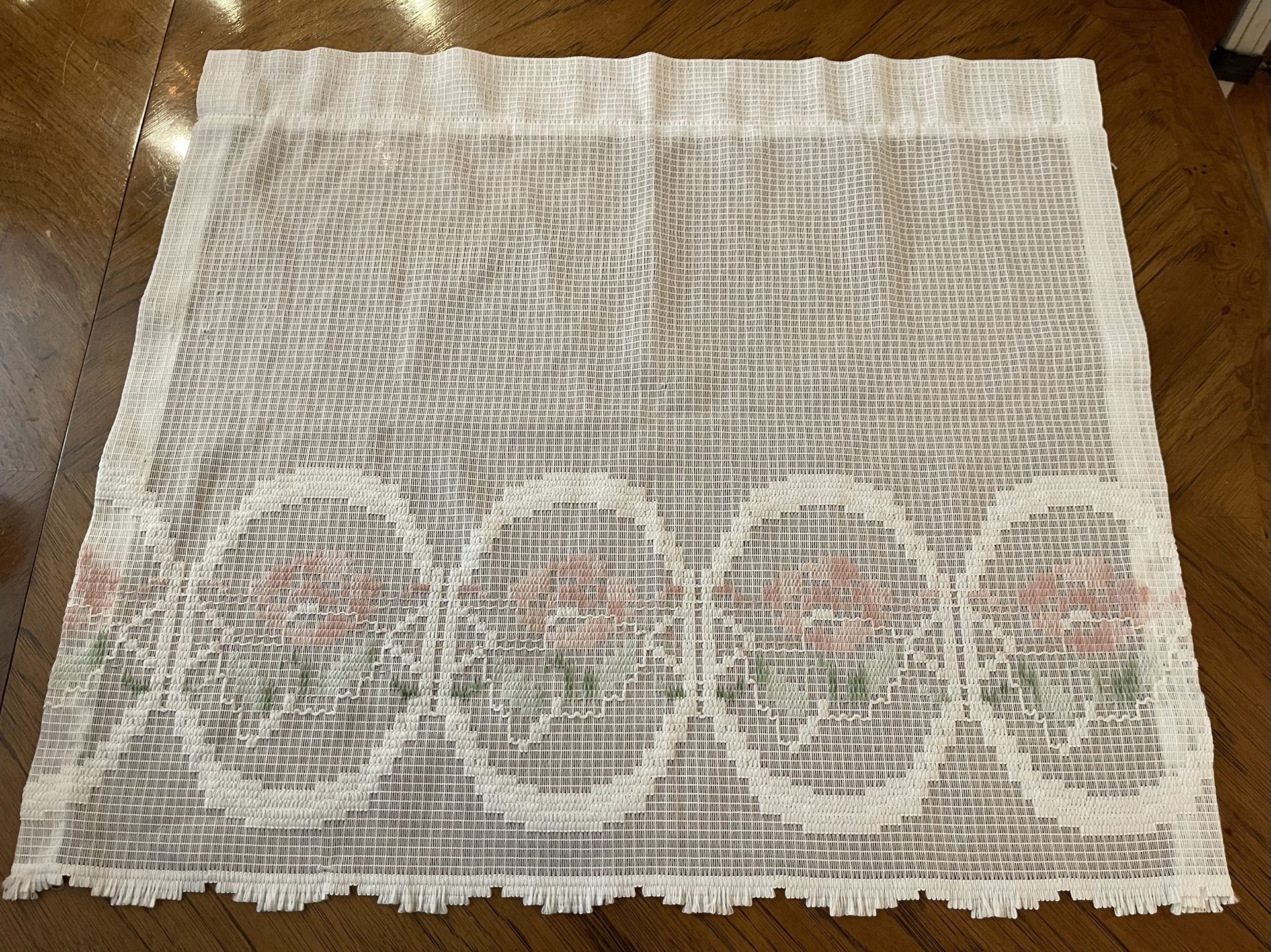 Filet Crochet Cafe Curtain with a Floral Theme