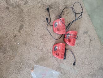 Milwaukee 12 V Charger