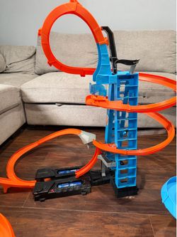 Hot wheels race track