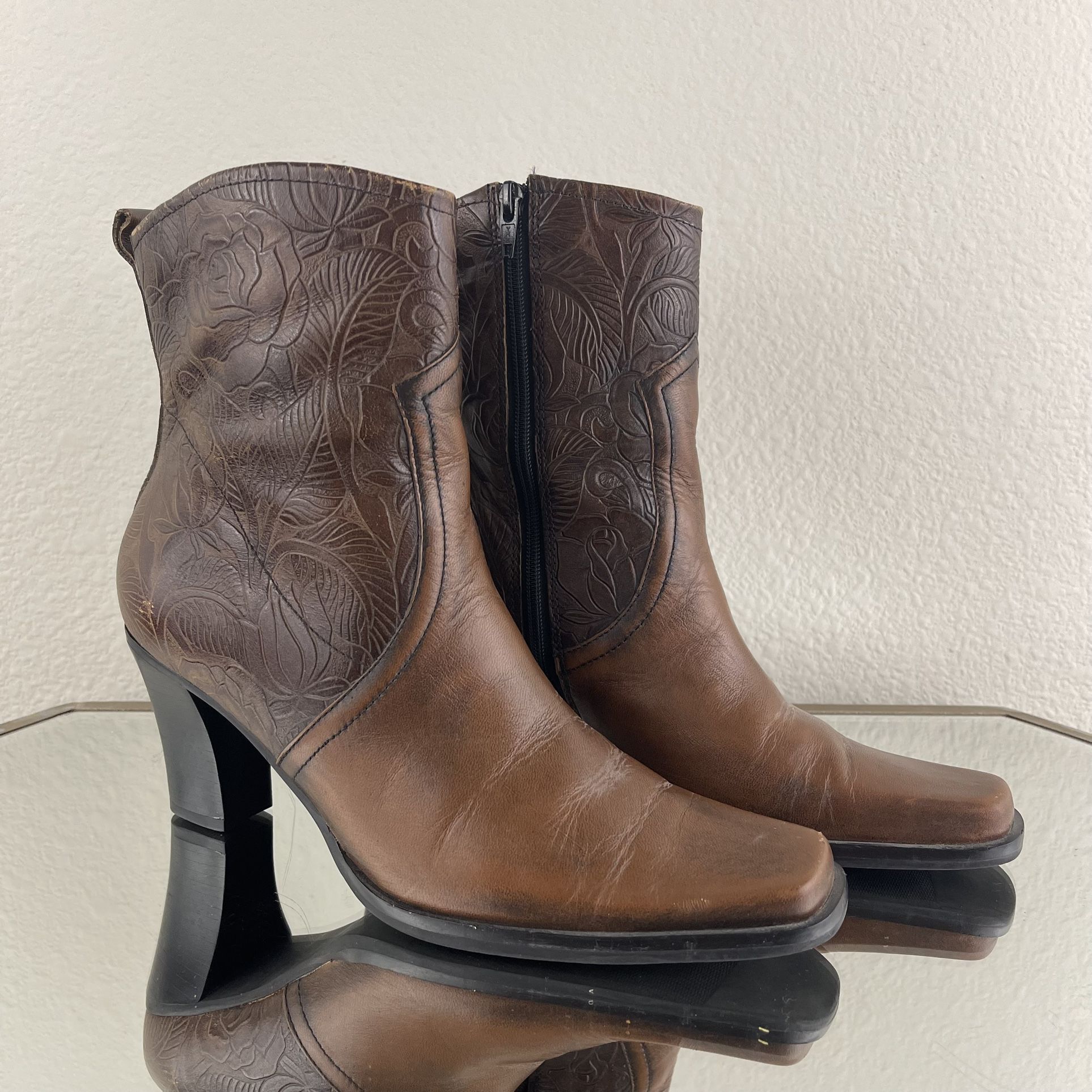 ARTIVA Vintage 90s Brown Tooled Leather Lida Floral Embossed Western Ankle Boots