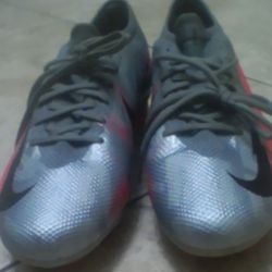 Nike Mercurial Vapor 13 Pro FG Metallic Gray (U.S Size. 7.5 )  MODEL # AT7901-906 Vapor 360.   ($35)