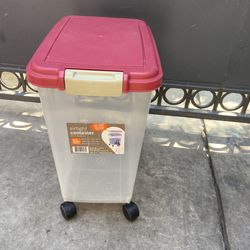 Dog food bin