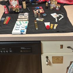 Elizabeth Arden Make Up And Lotions