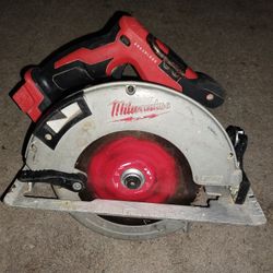 Milwaukee 7 1/4" Circular Saw 