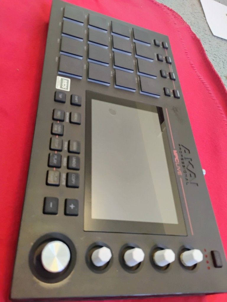 Akai MPC LIVE mk 1 , Sampler, Synthesizer, Sequencer, Drum machine Workstation