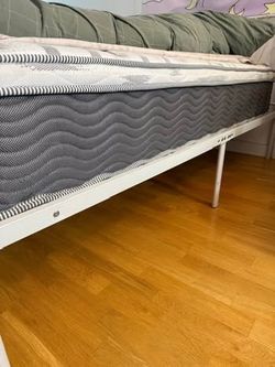 Queen Pillow-Top Mattress — Thick & Super Comfy, Like New 🛏️