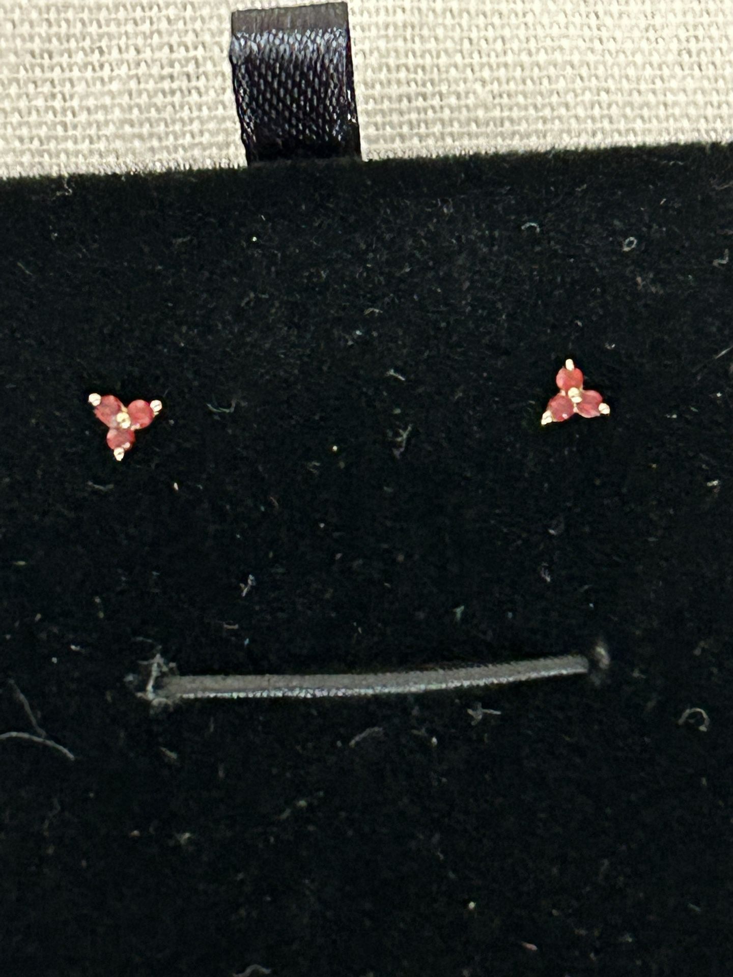 Mejuri Mini Lotus Studs-Garnet