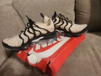 NIKE AIR MAX VAPORMAX PLUS