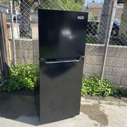 Magic Chef apartment Size Refrigerator 10 Cu Ft 